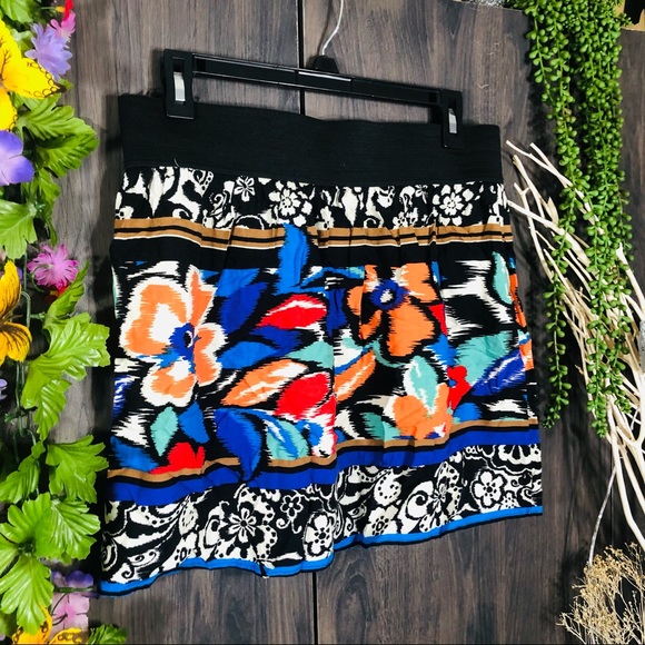 .🌸5/$25🌸Floral Printed Mini Skirt Size Small - Picture 5 of 12